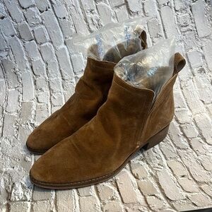 Dolce Vita size 8.5 ladies boots